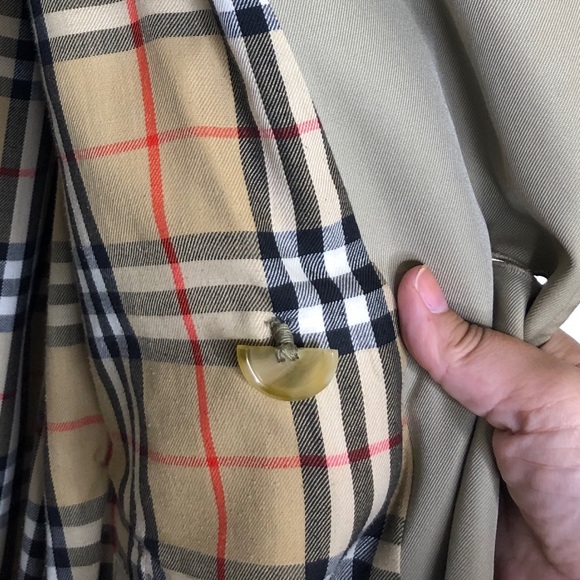Burberrys Vintage Trench Coat - 46 Regular - Picture 13 of 16